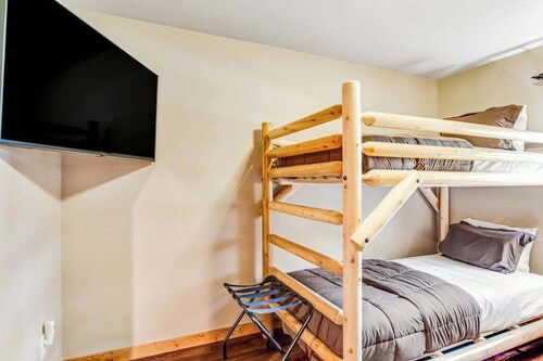 Exquisite dog-friendly cabins with hot tub, fireplace, patio, grill, central AC, & W/D