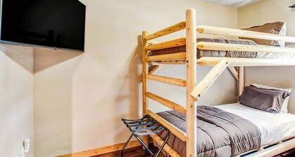 Exquisite dog-friendly cabins with hot tub, fireplace, patio, grill, central AC, & W/D