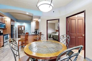 Dining - Chula Vista condos with on-site golf, balcony, & AC - great location (Wisconsin Dells)