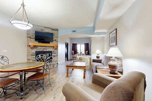 TV, fireplace, offices - Chula Vista condos with on-site golf, balcony, & AC - great location (Wisconsin Dells)