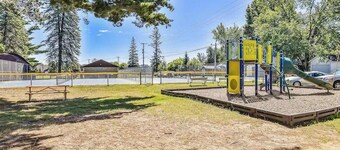 Dog-friendly cottage with deck, grill, & W/D - near Riverview Park & downtown