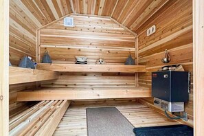 Sauna - Designer cottage on Statenaker Lake with dock access, trails, & Norwegian Sauna (Lac Du Flambeau)