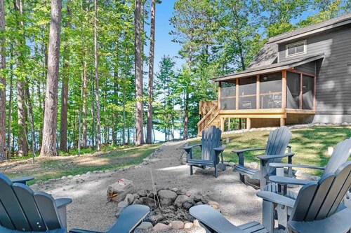 Gorgeous lake home with private pier, beach, firepit, deck, & grill + water toys