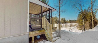 Waterfront Thoro Cottage on Minocqua Chain | Screened Porch, Firepit & Lake Fun!