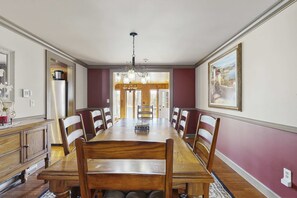 Dining - Lakefront house on 73 acres with water views, jetted tub, pool table & bars (Harshaw)