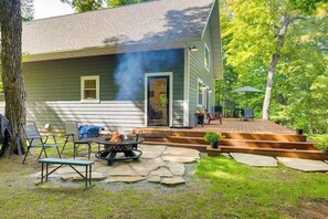 Outdoor dining - Lakefront home with, dock, kayaks, paddle boards, fire pit & more (Conover)