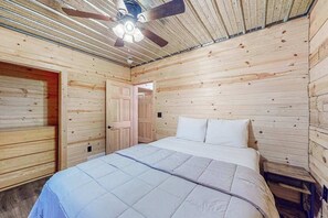 Internet, bed sheets - Brand-new riverfront cabin with a open layout, gas grill, and W/D - dog-friendly (Tomahawk)
