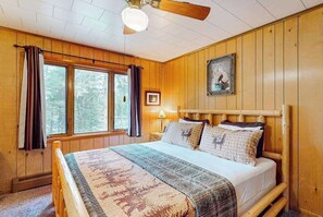 Tabla de planchar con plancha, wifi y ropa de cama 