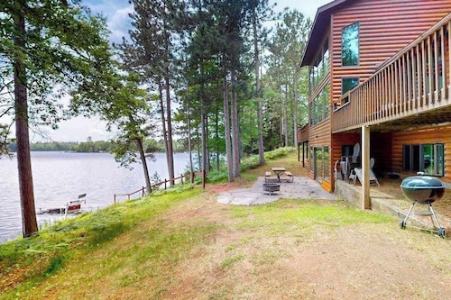 Picturesque Log Home with dock, fire pit, pool table, & WIFI