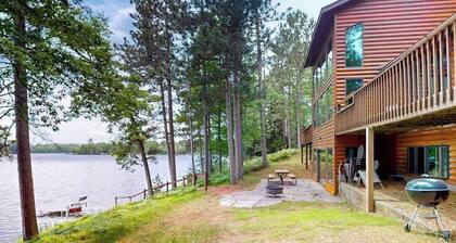 Picturesque Log Home with dock, fire pit, pool table, & WIFI
