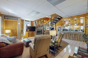Tv, pejs, dvd-afspiller, kontorer