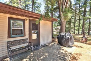 Terrace/patio - Lake view, dog-friendly cabin with porch & shared dock, swimming area, firepit (St. Germain)