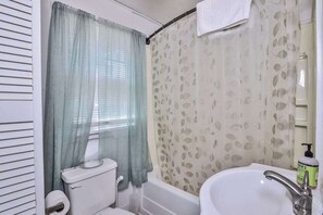 Shower, towels - Lake view, dog-friendly cabin with porch & shared dock, swimming area, firepit (St. Germain)