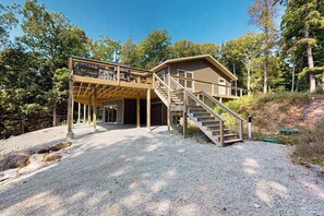 Exterior - NEW lakefront escape with dock, game room, kayaks, 2 master suites & large deck (Three Lakes)