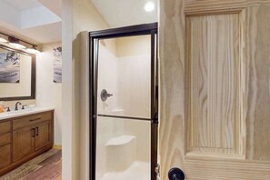 Shower, towels - NEW lakefront escape with dock, game room, kayaks, 2 master suites & large deck (Three Lakes)