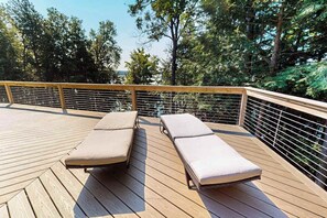 Property grounds - NEW lakefront escape with dock, game room, kayaks, 2 master suites & large deck (Three Lakes)
