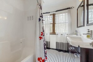 Shower, hair dryer, towels - Large, waterfront home w/ a full kitchen, dock, canoes, & outdoor firepit (Tomahawk)