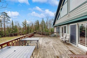 Outdoor dining - Large, waterfront home w/ a full kitchen, dock, canoes, & outdoor firepit (Tomahawk)