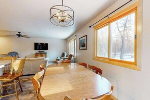 Dining - Cozy tree-lined home located near town, lakes, walking & bike trails, w/ firepit (Manitowish Waters)
