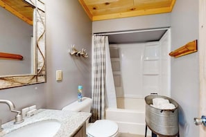 Shower, towels - Main Level Cozy Home, Conveniently located near downtown by Lakes & Trails. (Mercer)