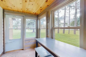 Interior - Main Level Cozy Home, Conveniently located near downtown by Lakes & Trails. (Mercer)