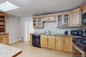 Fridge, microwave, oven, stovetop - Dog-friendly, tree-lined home on the snowmobile trail with streaming, W/D, & AC (Manitowish Waters)