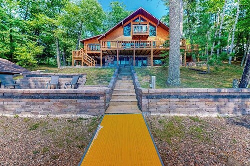 Lake House on Little Crawling Stone Lake w/ patio, docks, grill, firepit, & WIFI