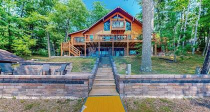 Lake House on Little Crawling Stone Lake w/ patio, docks, grill, firepit, & WIFI