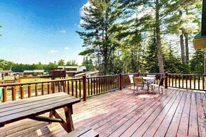 Outdoor dining - Cozy Home located on the Turtle Flambeau Flowage, great for all seasons! (Mercer)