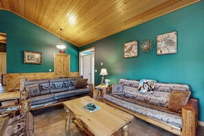 TV, DVD player, offices - Cozy Cabin on the Turtle Flambeau Flowage, great for all seasons! (Mercer)
