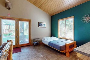 2 bedrooms, WiFi, bed sheets - Cozy Cabin on the Turtle Flambeau Flowage, great for all seasons! (Mercer)