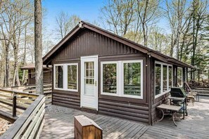Terrace/patio - Charming lakefront home with a private dock, gazebo, and W/D (Land O'Lakes)