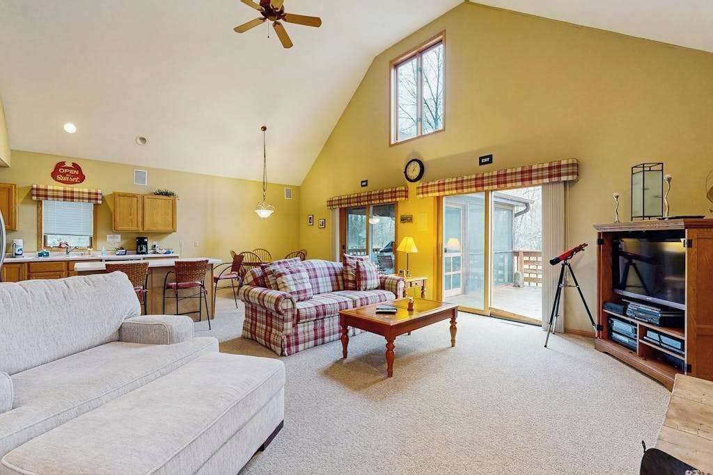 TV, fireplace, DVD player, stereo
