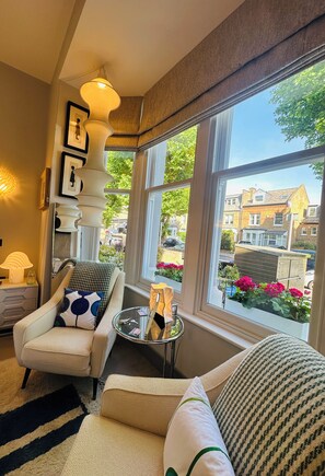 Interior - Stylish Mid Century Double Room & En Suite Shower Room Queen’s Park London NW6 (London)