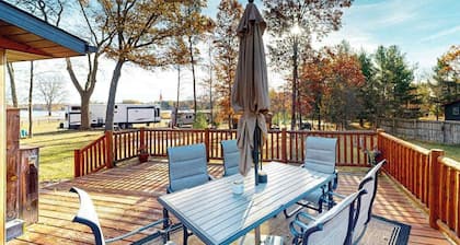 Cozy Home w/ Mini bar, Pool Table, Gas grill, Fire pit, WIFI, & Lake Views