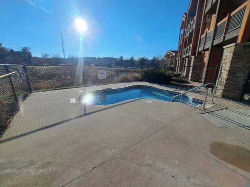 Second-floor hotel-style condo with fast WiFi, central AC, & kitchenette