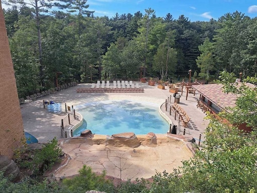 Resort-Style Villa Perfect for Dells Trips