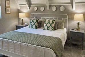 Ferros/tábuas de passar roupa, berço de viagem, Wi-Fi, roupa de cama