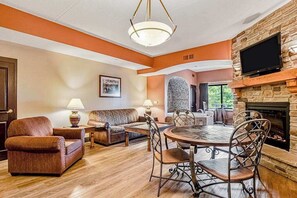 TV, fireplace, offices - Exciting condo with fireplace, hot tub, & central AC (Wisconsin Dells)
