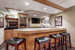 Bar (on property) - Stunning home w/ hot tub, wet bar, theater room, pool table, near golf & lakes (Arkdale)