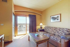 TV, offices - Inviting studio near skiing with on-site golf, central AC, balcony, & free WiFi (Wisconsin Dells)