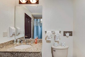 Shower, hair dryer, towels - Studio Escape at Chula Vista w/ Adventure Perk (Wisconsin Dells)