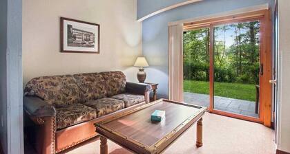Ground-floor condo with mini-fridge, central AC, & patio
