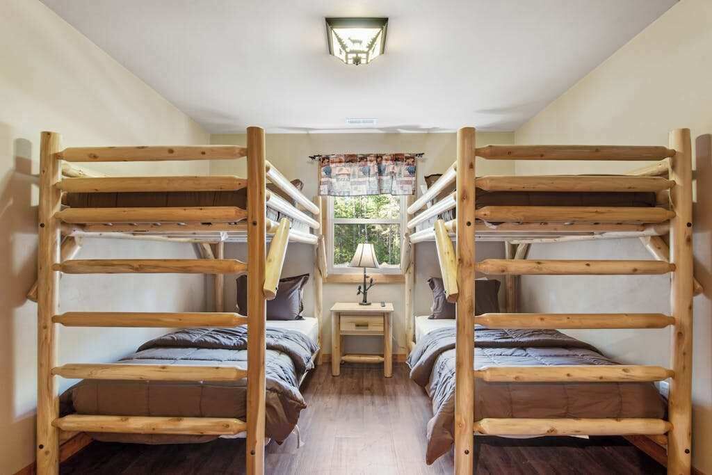 Iron/ironing board, Internet, bed sheets