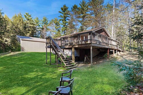 Dog-Friendly Retreat Near Trails & Lake with Full Kitchen, Central AC, & WiFi