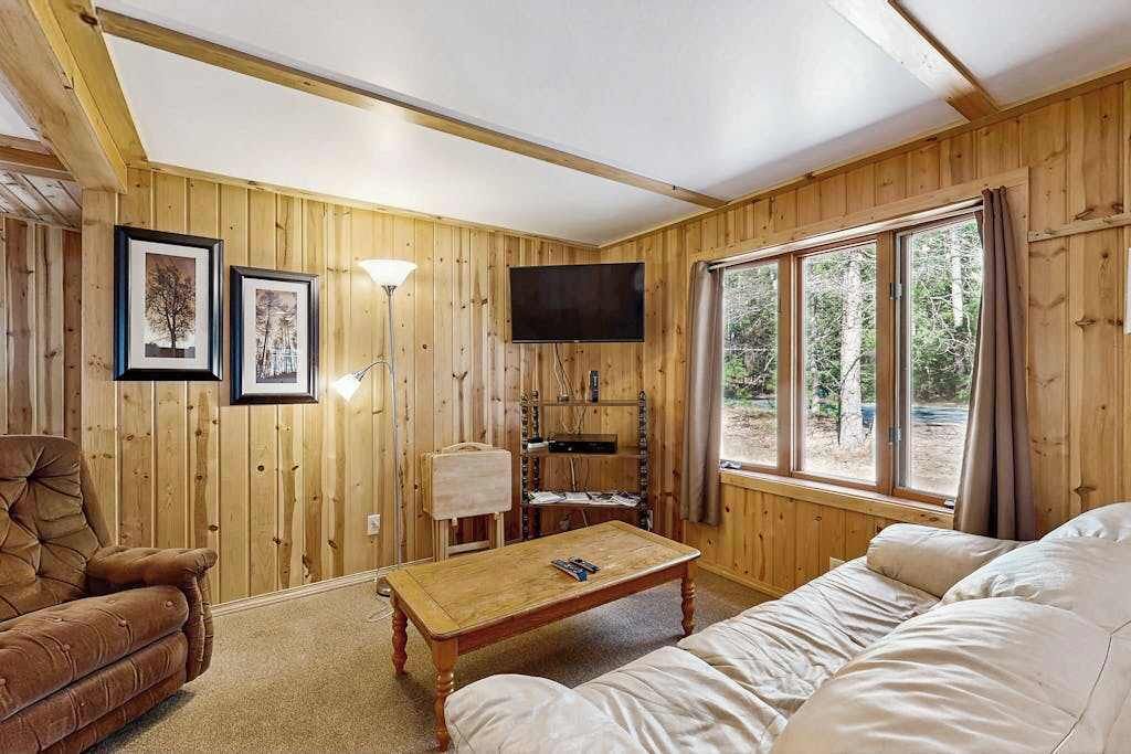 Dog-friendly Retreat Near Trails & Lake With Full Kitchen, Central Ac, & Wifi - Eagle River, WI