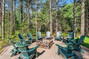 Property grounds - Charming dog-friendly cabin with hot tub, fireplace, patio, grill, & central AC (Conover)