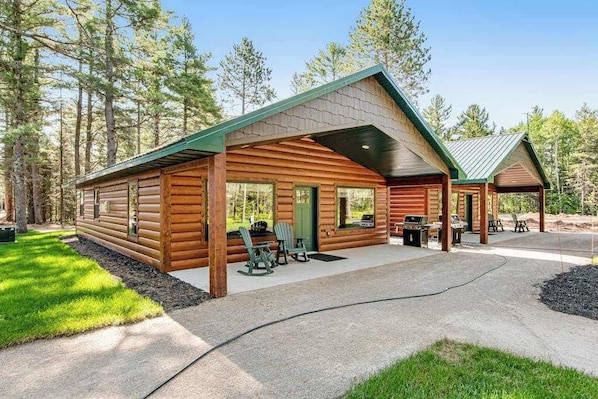 Exterior - Charming dog-friendly cabin with hot tub, fireplace, patio, grill, & central AC (Conover)