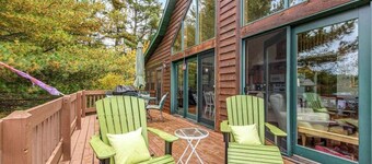 Tranquil lakefront oasis with private dock, canoe, kayak, & three living areas