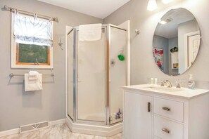 Shower, towels - Tranquil lakefront oasis with private dock, canoe, kayak, & three living areas (Arbor Vitae)